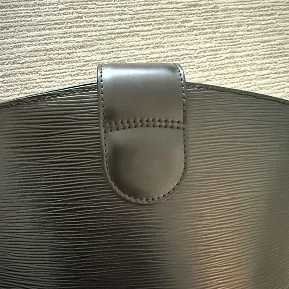 NWOT *Authentic* Louis Vuitton Black Vintage Cluny Epi Leather Shoulder Bag - Picture 2 of 9